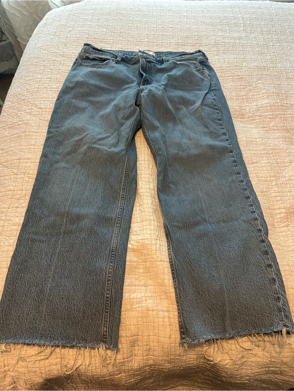 Abercrombie & Fitch Wide-Leg Denim Jeans in Faded Blue with Frayed Hem